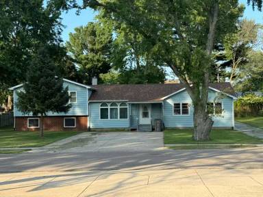 Main picture of 215 E Clay St