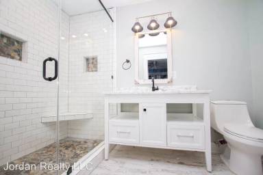 Main picture of 132 Romney St