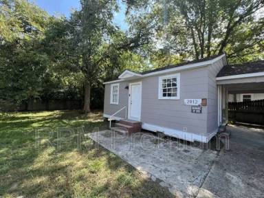 Main picture of 2912 Convention St