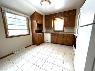 Main picture of 5672 N 97th St