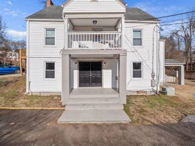 Main picture of 945 S Main St