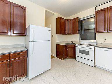 Main picture of 59 E 3rd St