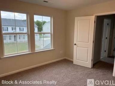 Main picture of 16 Hopper Cir