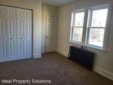 Main picture of 200 W 28th St