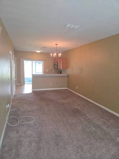 Main picture of 122 Wilton Cir