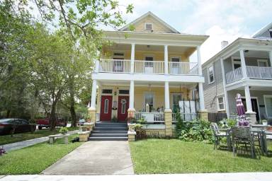 Main picture of 1702 Silver St