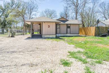 Main picture of 3 E Avenue N