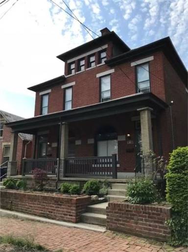 Main picture of 301-305 E Sycamore St