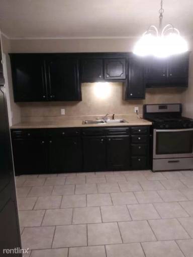Main picture of 519 N Broadway St