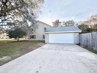 Main picture of 720 Valparaiso Blvd