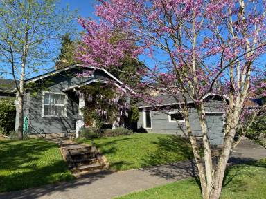 Main picture of 7411 N Syracuse St
