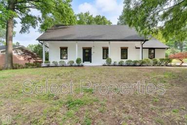 Main picture of 909 Pinecrest Dr