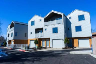 Main picture of 30515 SW Magnolia Ave