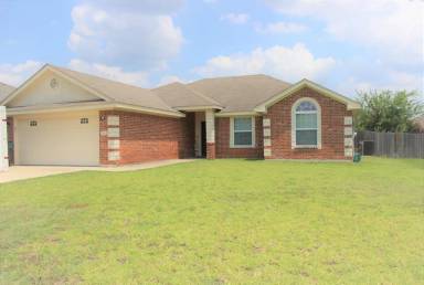 Main picture of 218 Oak Ridge Dr