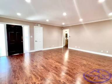 Main picture of 216 Avenue H