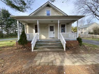 Main picture of 315 Burnside Ave