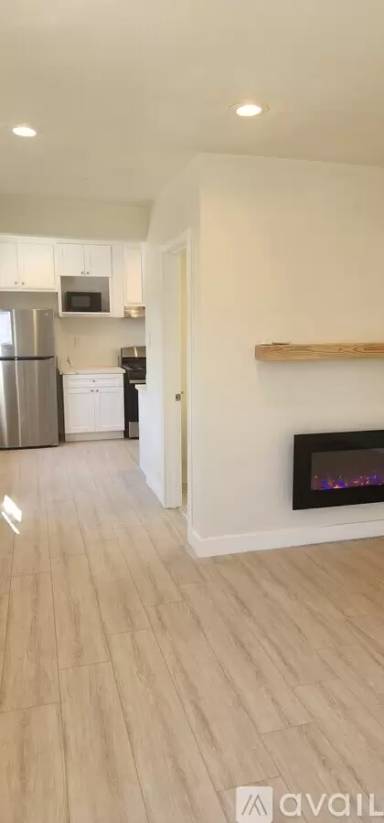Main picture of 950 N Kingsley Dr