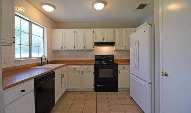 Main picture of 2806 Bluejay Dr