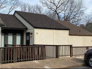 Main picture of 15 Estes Dr