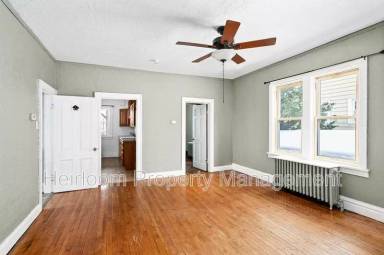 Main picture of 16 W 9th St