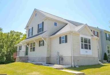 Main picture of 373 Woodland Green Ct