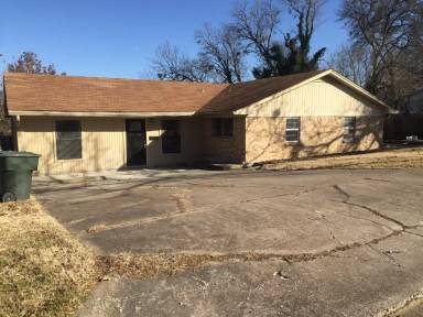Main picture of 409 N Carl St