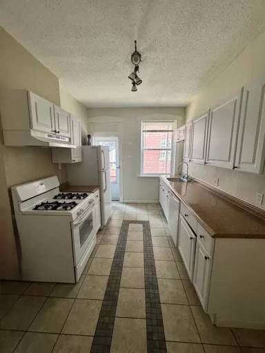 Main picture of 3890 Juniata St