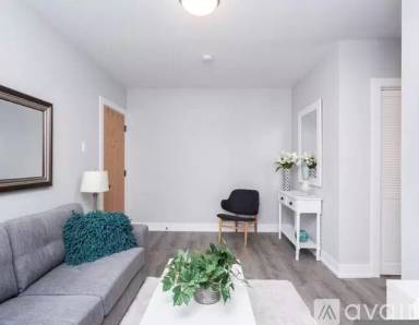 Main picture of 427-33 W Belden Ave