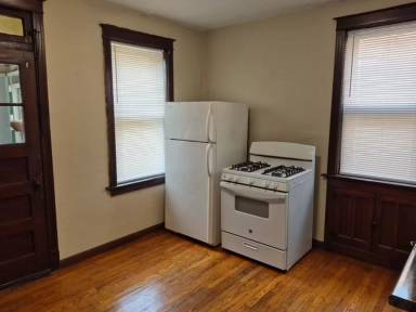 Main picture of 5113 S Broadway