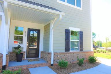 Main picture of 319 Pete Hollis Blvd