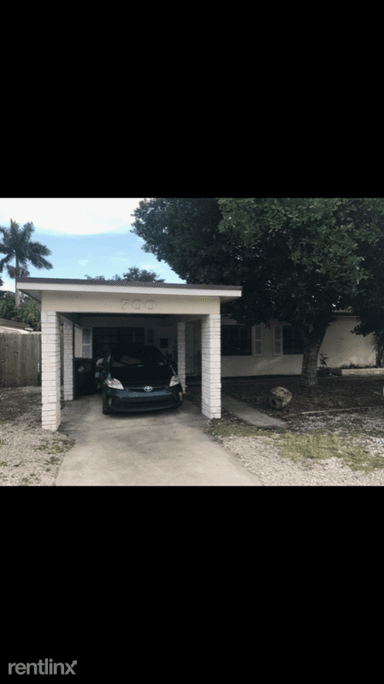 Main picture of 700 SW 12th St