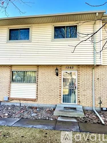 Main picture of 1262 S Troy St
