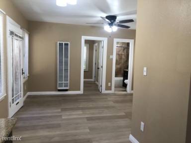 Main picture of 2618 1/2 Halldale Ave