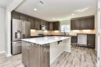 Main picture of 220 Comal Ln