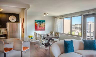 Main picture of Crystal House