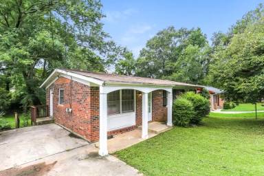 Main picture of 385 Oak Dr SE