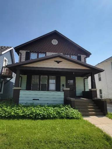 Main picture of 123 E Mill St