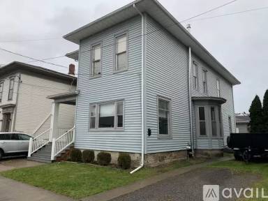Main picture of 23 Hakes Ave