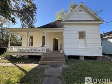Main picture of 875 N 4th St