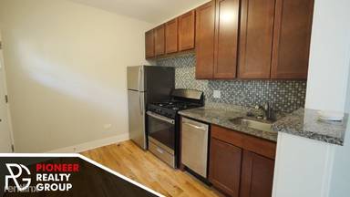 Main picture of 3933 N Janssen Ave