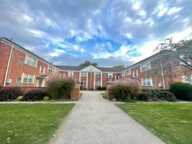 Main picture of 460 Woodward Ave