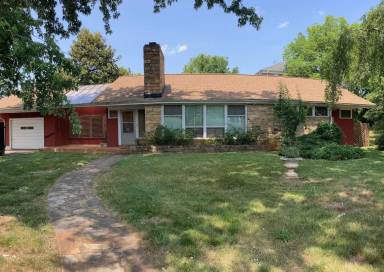 Main picture of 122 W Scanlon St