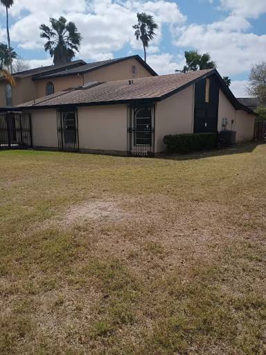Main picture of 706 Continental Dr