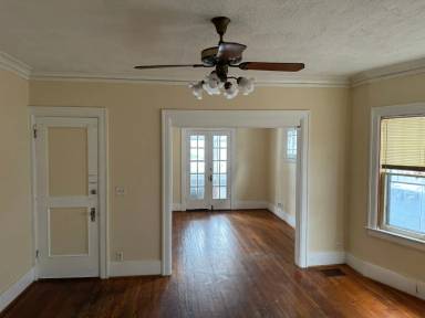 Main picture of 1220 Lake Ave