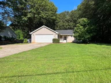 Main picture of 555 Cowan Rd