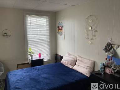 Main picture of 80 Lake St