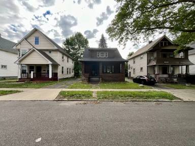 Main picture of 2802 E 118th St