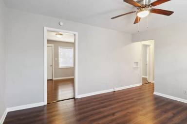 Main picture of 1116 E Park Ave