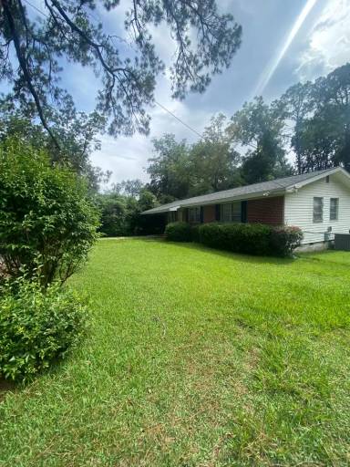 Main picture of 216 N Lipona Rd