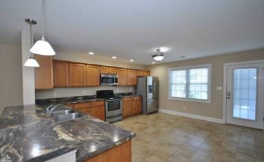Main picture of 108 Colonnade St